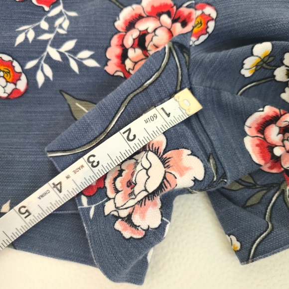 LOFT Floral Blue Women's Shorts - Picture 10 of 12